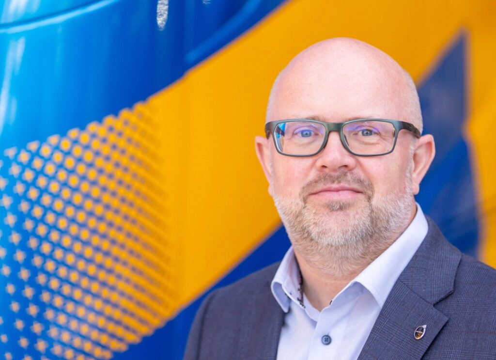 Volvo Trucks appoint Simon Villanueva as director of new truck sales
