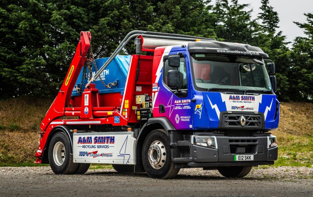 A&#038;M Smith puts Scotland’s first Renault Trucks electric skip loader on the road